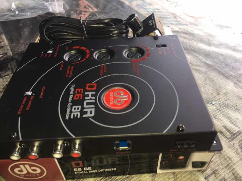 Epicentro Digital con Controlador de Bajos DB Drive E6 BE Entrada Salida RCA 8 Volts RMS